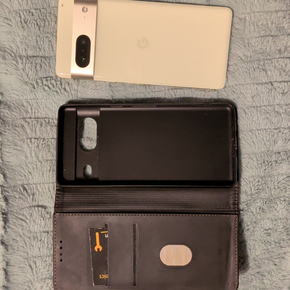 Black Smartphone - Picture 5 of 6